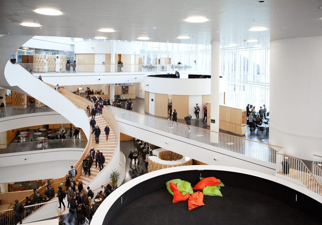 Het nieuwe onderwijs vraagt om meer verandering om tot succesvol, op de toekomst gericht onderwijs te komen, ook in de leeromgeving.