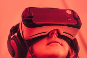 In het curriculum van basis- en voortgezet onderwijs en ook in dat van de lerarenopleidingen neemt digitalisering nog een zeer beperkte positie in. Lessen uit twee Deense pilots.