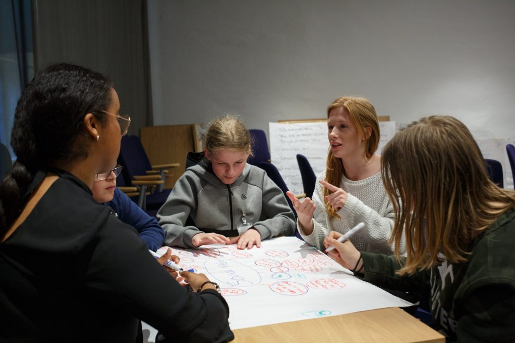 Flipping the classroom kan leerwinst opleveren als je de klassikale tijd goed inzet.
