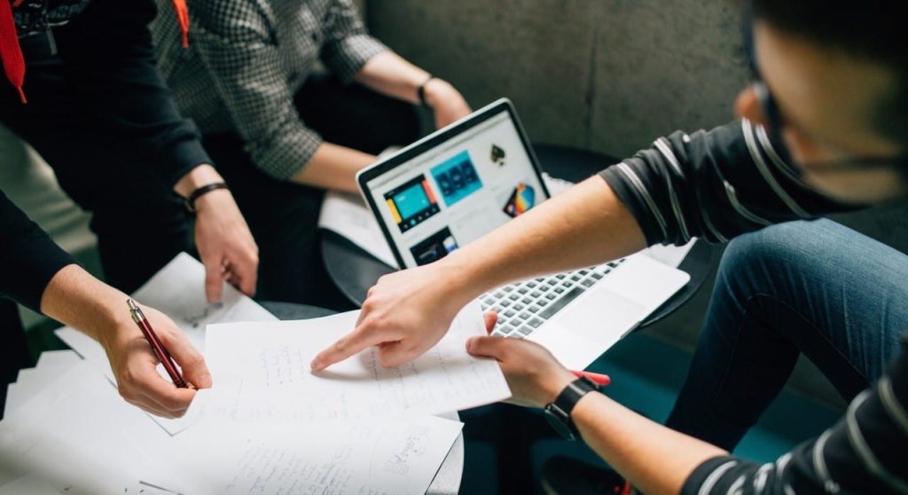 succesvolle implementatie van blended learning vergt een bewuste instellingsbreed gedragen benadering.