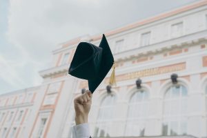 minder leerlingen, minder diploma's